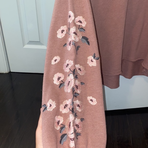 American Eagle Outfitters Long Sleeve - Picture 2 of 7